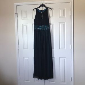 Jessica Howard Floor Length formal gown